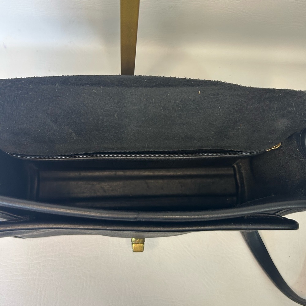 Coach Vintage 9812 Ridgefield Flap
Turn Lock Crossbody Leather Bag Black
USA - Picture 10 of 16